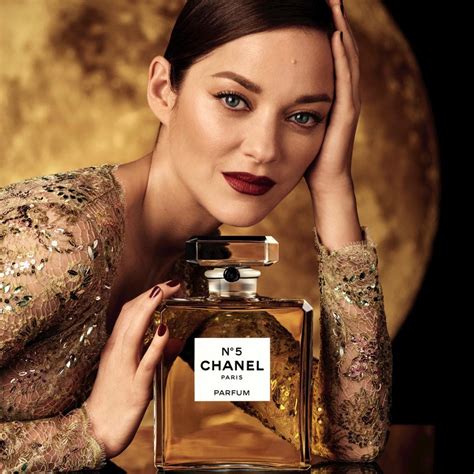 were on each other's team chanel|Chanel N°5 Advert, Song & Actors – Dancing on Moon.